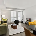 Spacious And Bright West Hollywood Pool & Gym