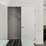 Spacious And Bright West Hollywood Pool & Gym