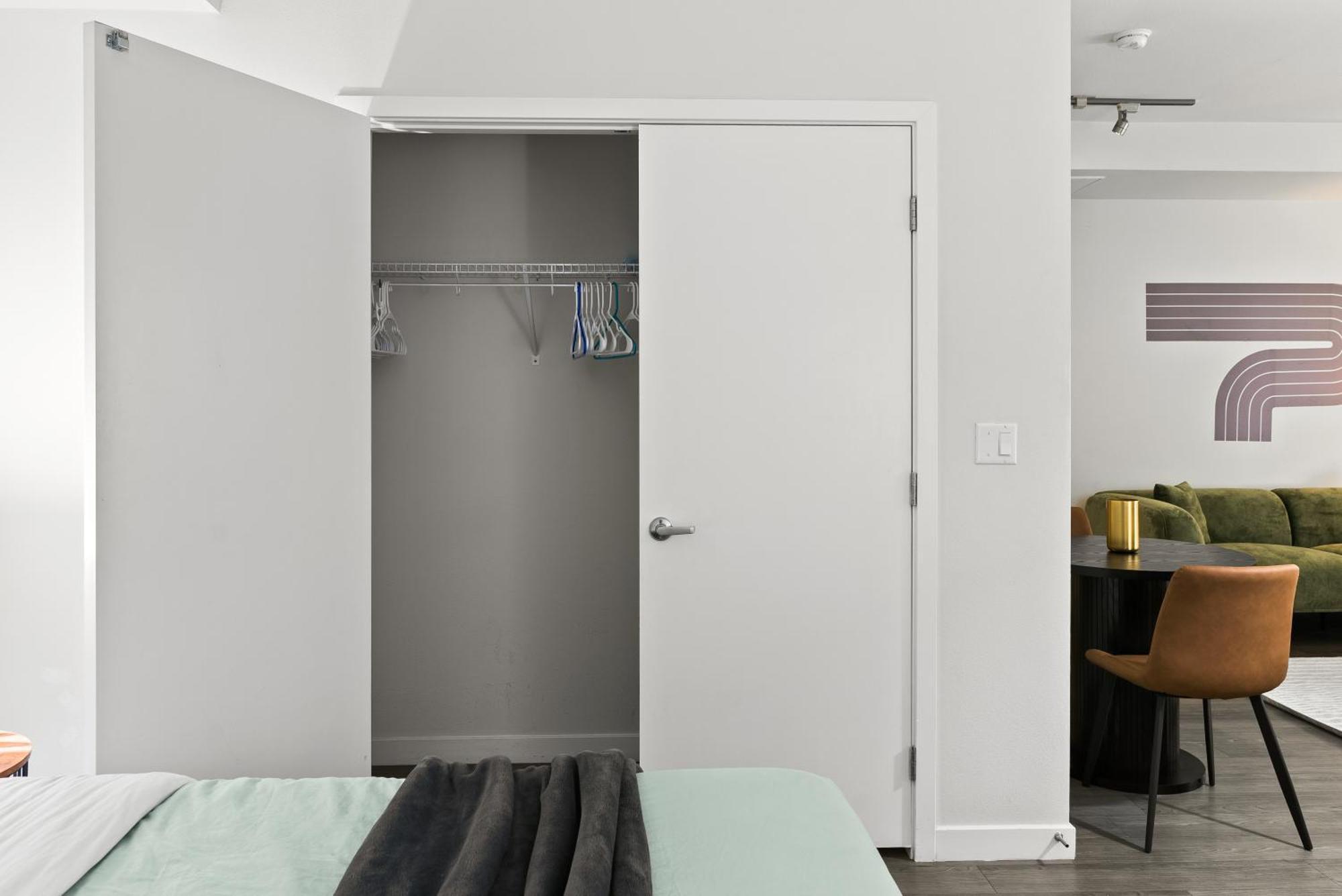 Spacious And Bright West Hollywood Pool & Gym Appartement