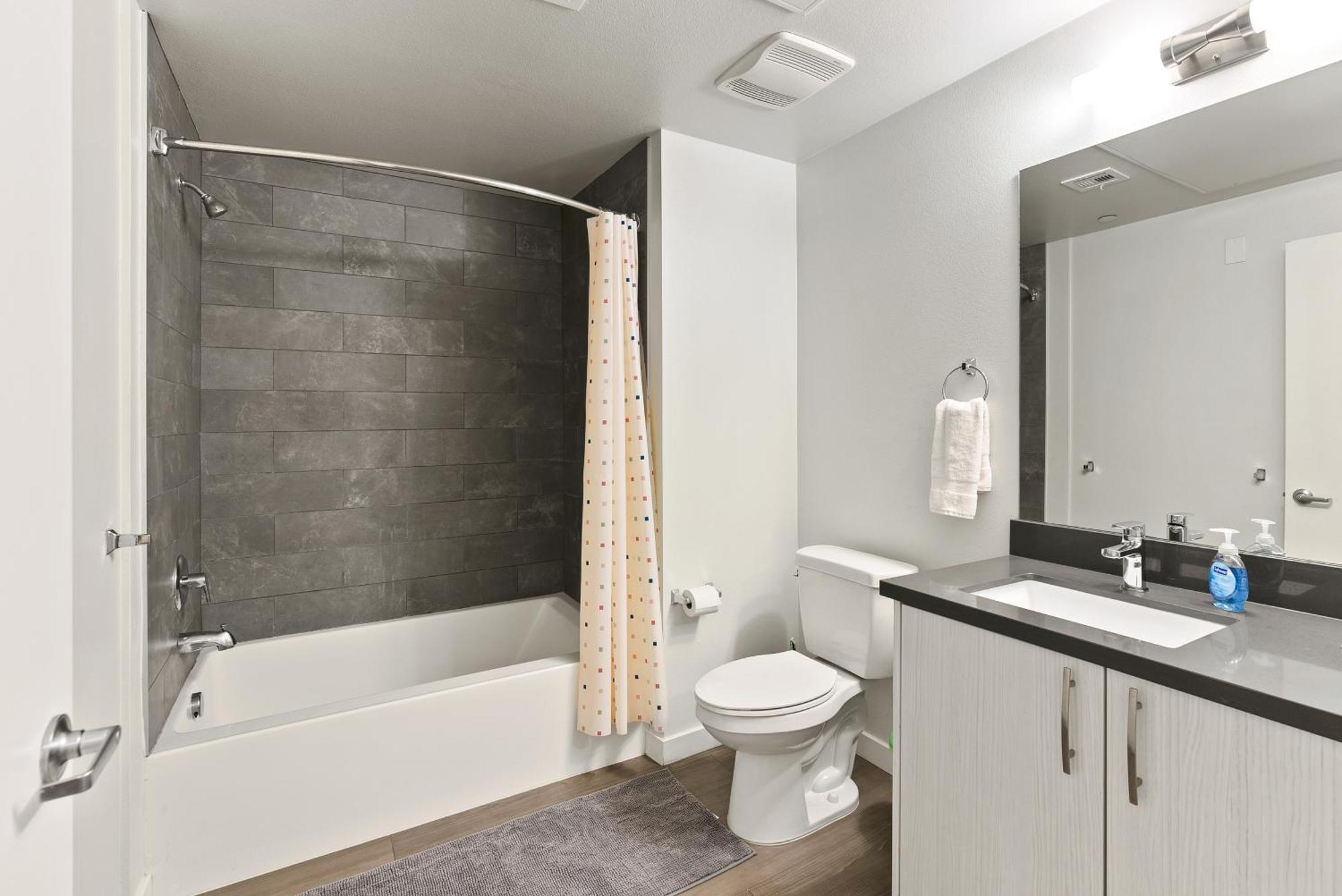 Spacious And Bright West Hollywood Pool & Gym * Los Angeles
